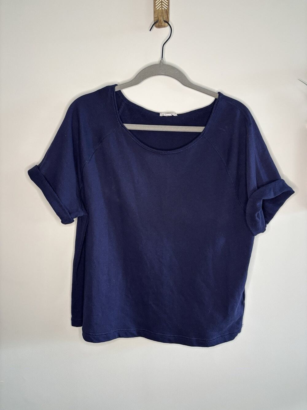 Women’s Gap Athletic Cropped short sleeved Crew Size Large Navy Blue
